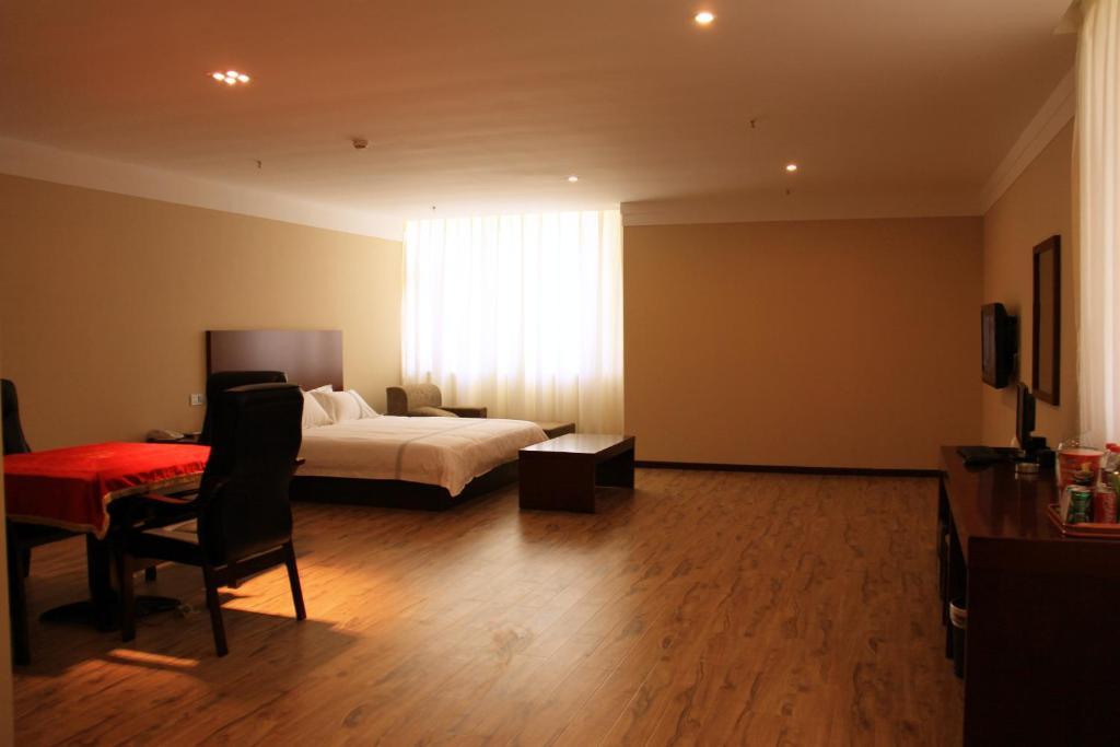 Zhou Wang Cheng Hotel Лоян Номер фото